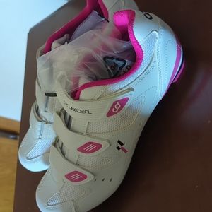 Cycling Gurl cycle shows Brand New